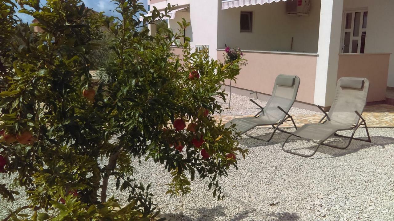 Apartments Ruzmarin Vrsi Exterior photo